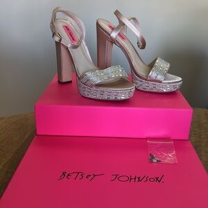 Betsey Johnson satin platform shoe with crystal size 7.5 style Allie